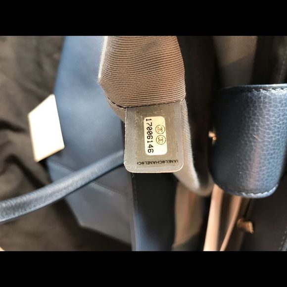 CHANEL Large Shopping Bag in Blue NWT and dust bag - Picture 5 of 9